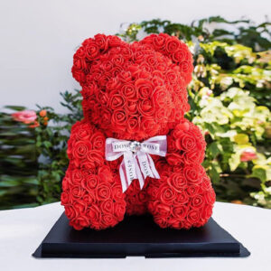 Hoa gấu hồng đỏ đeo nơ tím